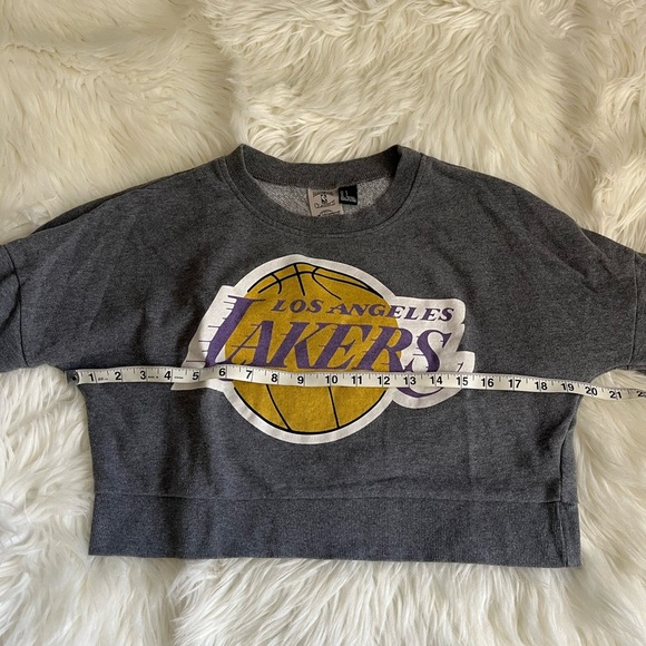 Los Angeles Lakers Gray Cropped Sweater - Picture 5 of 7
